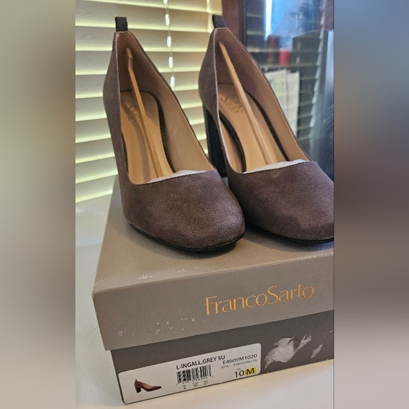 NIB Franco Sarto Ingall Suede Snake Embossed Pump - Picture 3 of 5